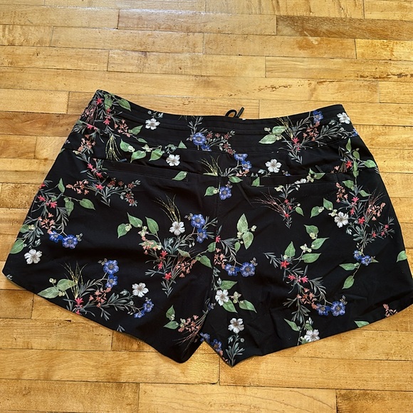 Athleta Floral Shorts - Picture 4 of 7